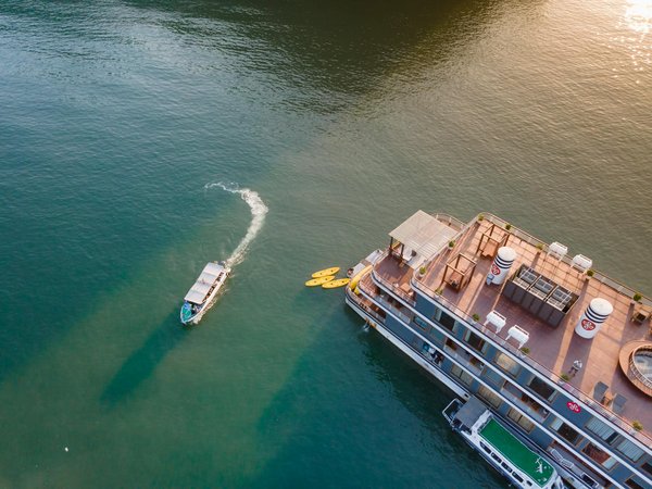 Quels sont les meilleurs endroits pour louer une maison de vacances à Bali avec des cours de surf et des retraites de méditation?